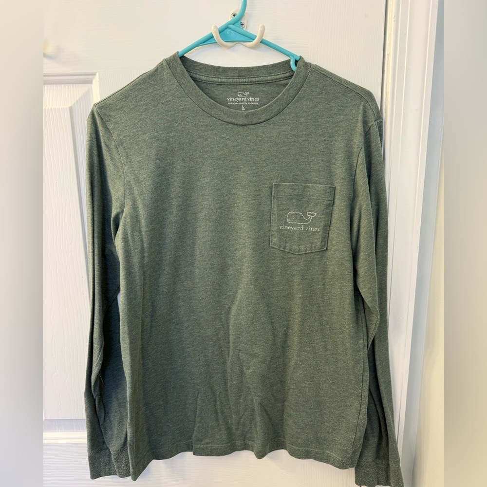 Vineyard vines, classic long sleeve green whale logo T-shirt